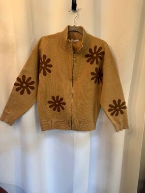 SIONI LONG SLEEVE ZIPPER FRONT SWEATER- TAN & DK. BROWN- SIZE LARGE